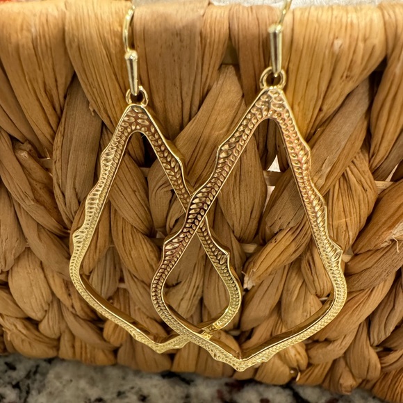 Kendra Scott Sophia Drop Earrings in Gold - Picture 2 of 3
